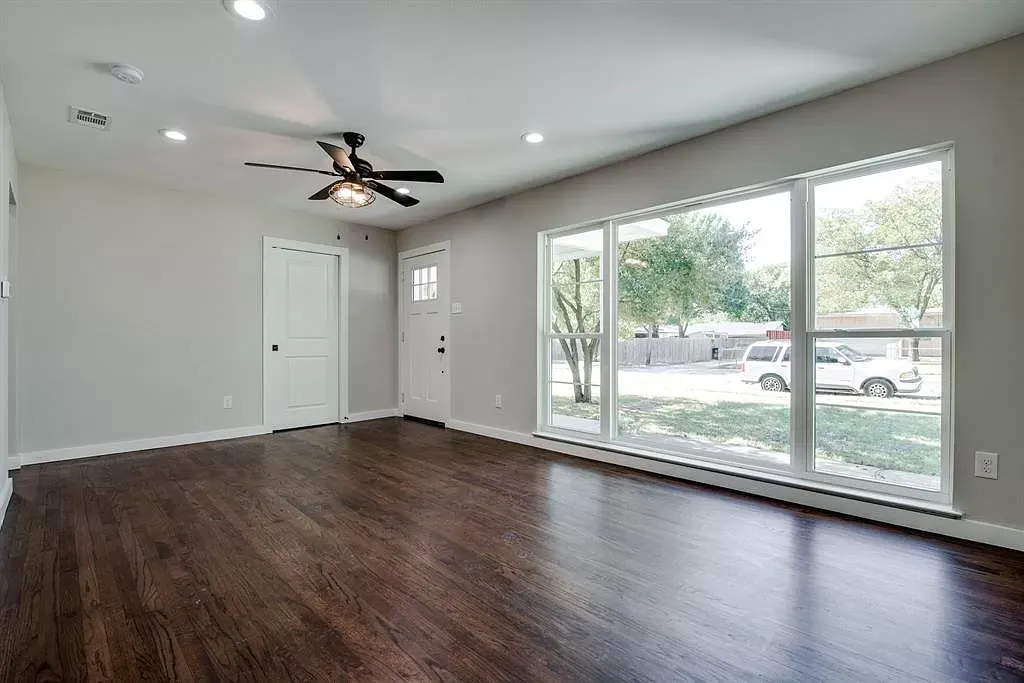 Living room with a full-width window wall — after renovation